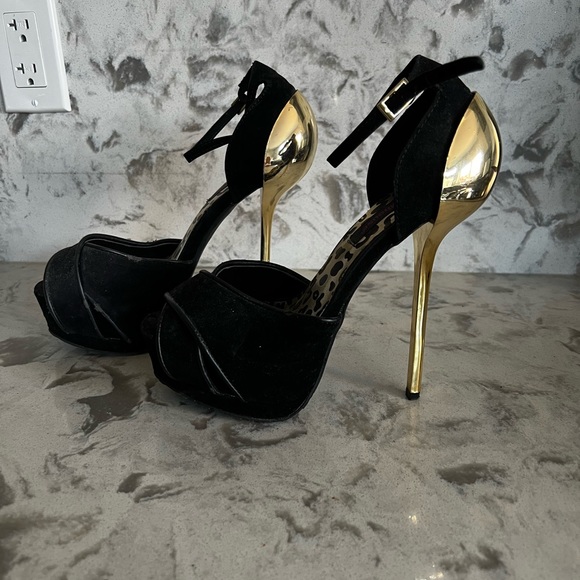3/$30 (bundle) Black velvet heel - Picture 4 of 12